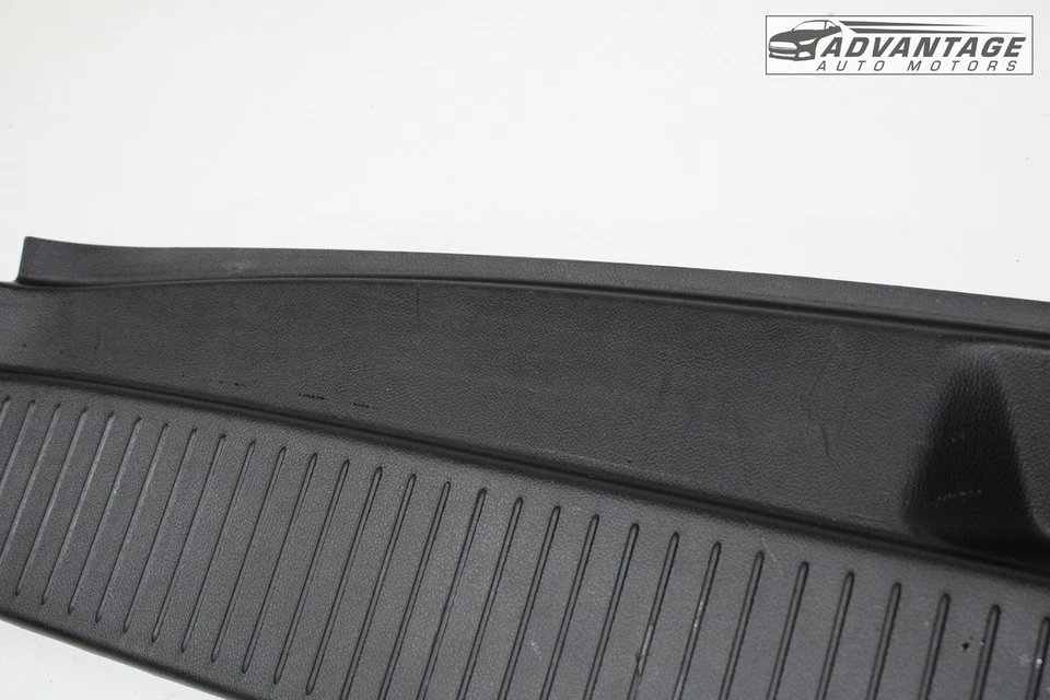 2015-2020 GMC YUKON PORTA TRASEIRA PEITORIL TAMPA ACABAMENTO ARRANHÃO PAINEL 22886549 FABRICANTE DE EQUIPAMENTO ORIGINAL - Imagem 4 de 4