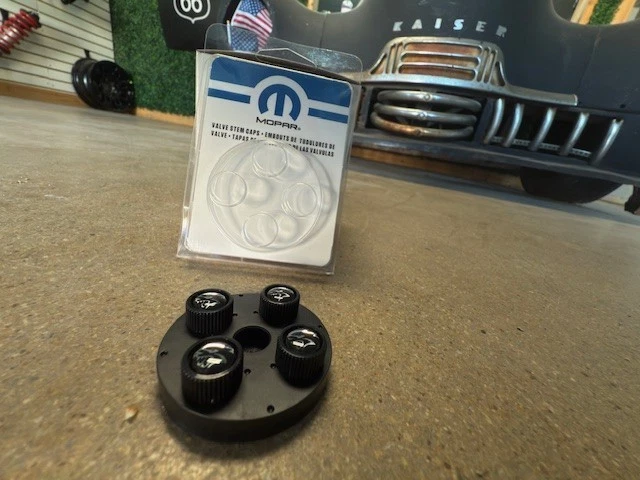 (1) Tapa de válvula Dodge Challenger Charger SRT HELLCAT MOPAR IGUAL QUE DISTRIBUIDOR 82214911 Foto 2 de 4