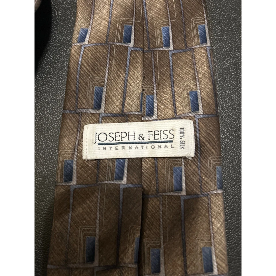 Gravata Joseph & Feiss International 100% seda - Marrom geométrico - Imagem 2 de 4