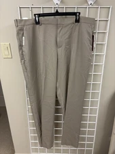 NWT Perry Ellis Portfolio men’s dress pants size 40 waist with 32 inseam.