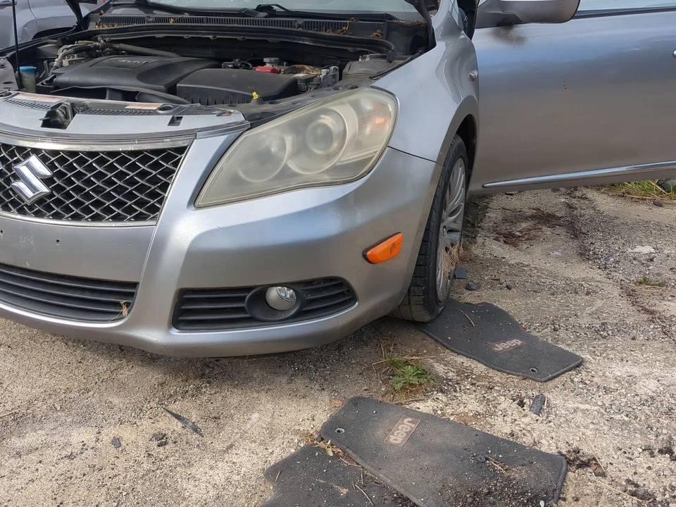 2010-2013 Suzuki Kizashi Front Bumper - Oem UOCB7 - Image 4 of 4