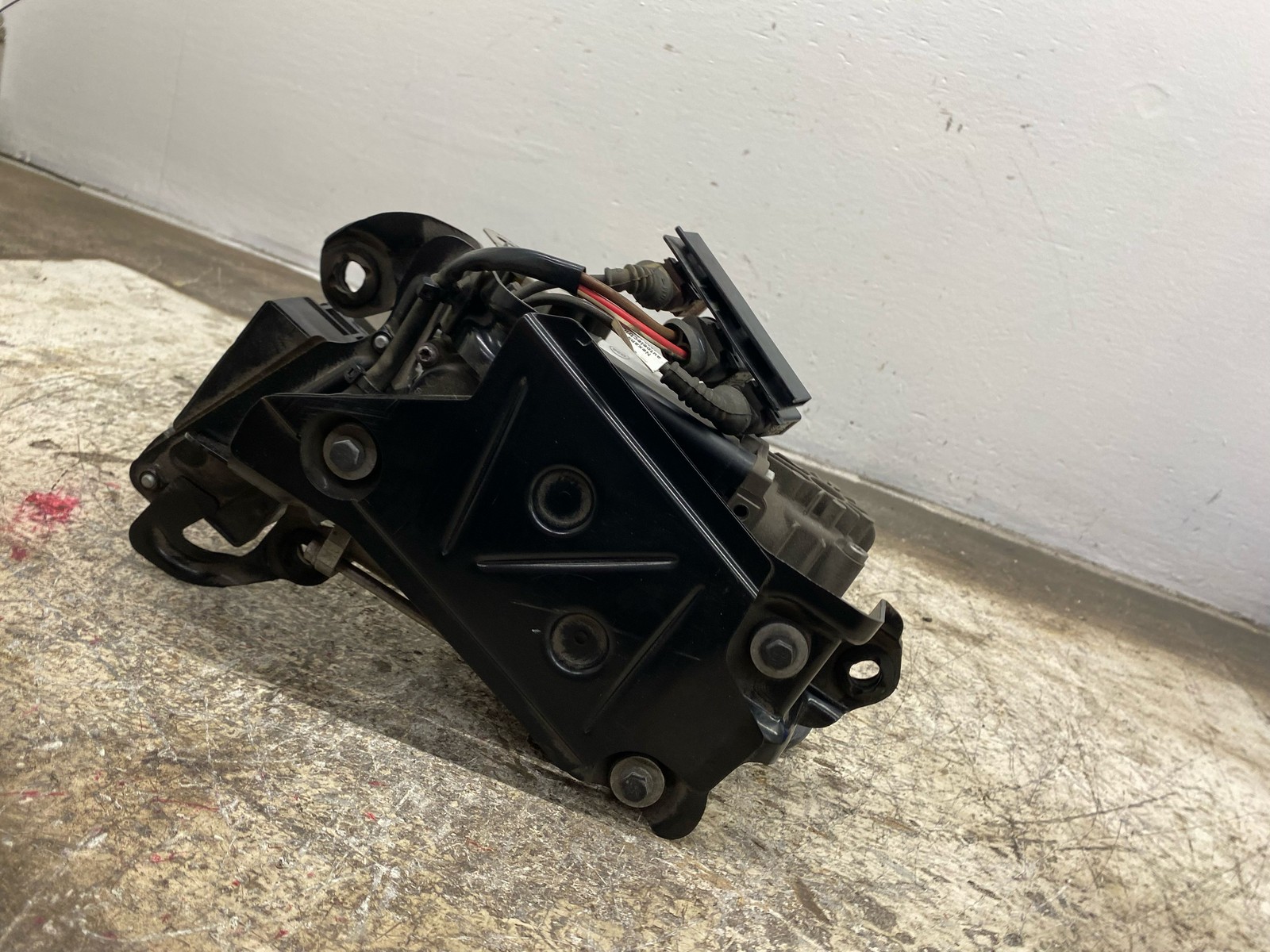 Bentley Flying Spur 2003-2018 Air suspension compressor