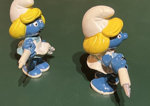 Vintage 1981 Krankenschwester Nadel Schlumpf Schlümpfe Minifigur Variante Set Matrone Leckerli - Bild 2 von 6