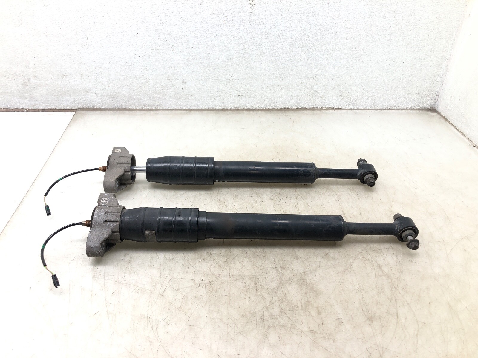2014-2020 MASERATI QUATTROPORTE AWD REAR SHOCK STRUT ABSORBER SET X2 OEM.
