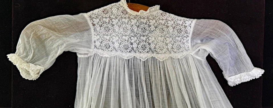 Antiguo vestido de bautizo eduardiano hecho a mano bordado blanco ZZ560 Foto 2 de 4