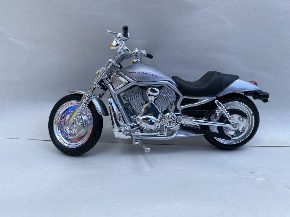 Juego de 6 piezas de motocicleta Harley-Davidson diecast 1/18 de Maisto hechas en 2004 Foto 3 de 4