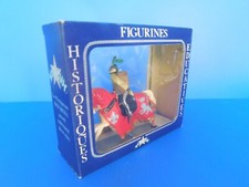 STARLUX / LE MOYEN AGE : CHEVALIER  SUR CHEVAL AVEC ROBE  TRES BELLE PIECE 