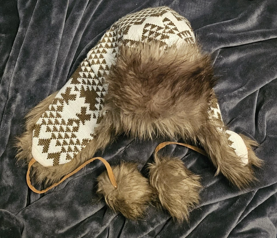 Sombrero Laundry by Shelli Segal Beige Caqui Invierno Borla Imitación Piel Talla Única Foto 2 de 4