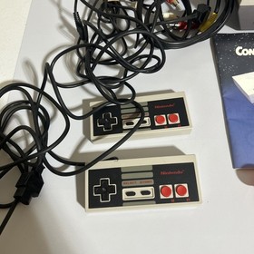 NINTENDO NES MARIO BROTHER/Duck hunt, 2 CONTROLLERS, Gun, HOOK-UPS, MANUELS!