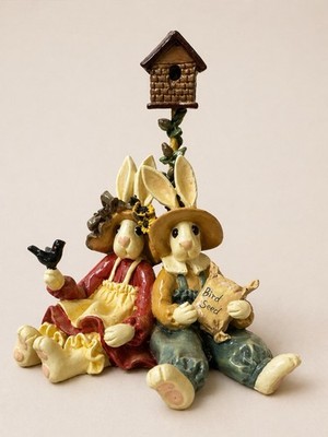 Vintage 1997 Enesco Donna Little  Bunny Rabbits Easter With Bird House