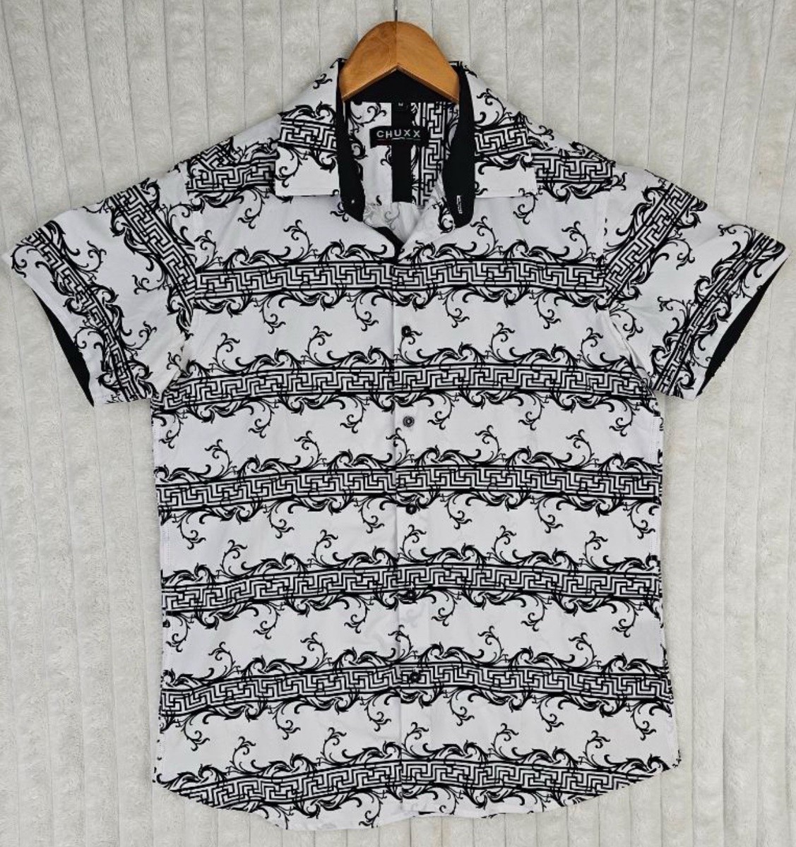 Chuxx Black & White Short Sleeve Button Down Collared Shirt Size