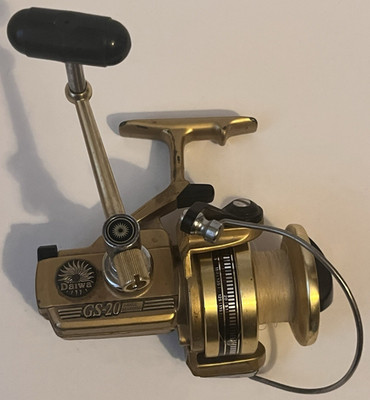 Daiwa GS 20 Spinning Fishing Reel Gold Tone Tested Spins Smoothly