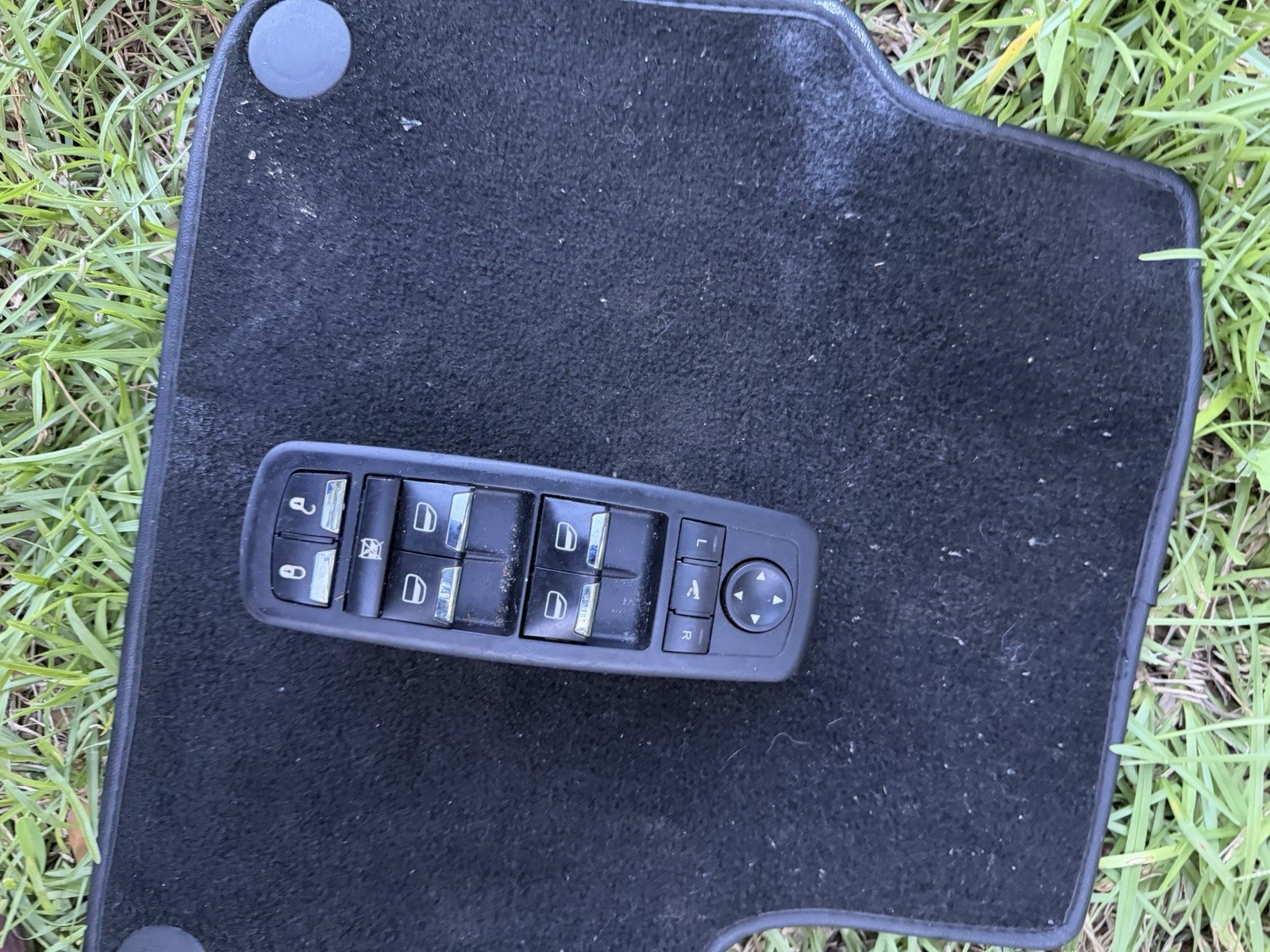 Maserati Ghibli 2014-2018 Front Left Window switches Set P/N 670010305
