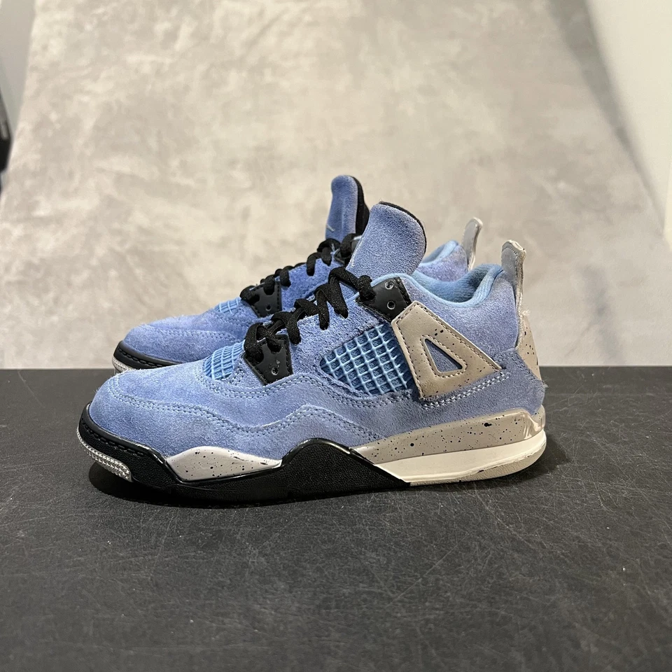 Air Jordan 4 Zapatos Retro Juveniles Talla 1Y Azul Universitario UNC Gamuza BQ7669-400 Foto 3 de 4