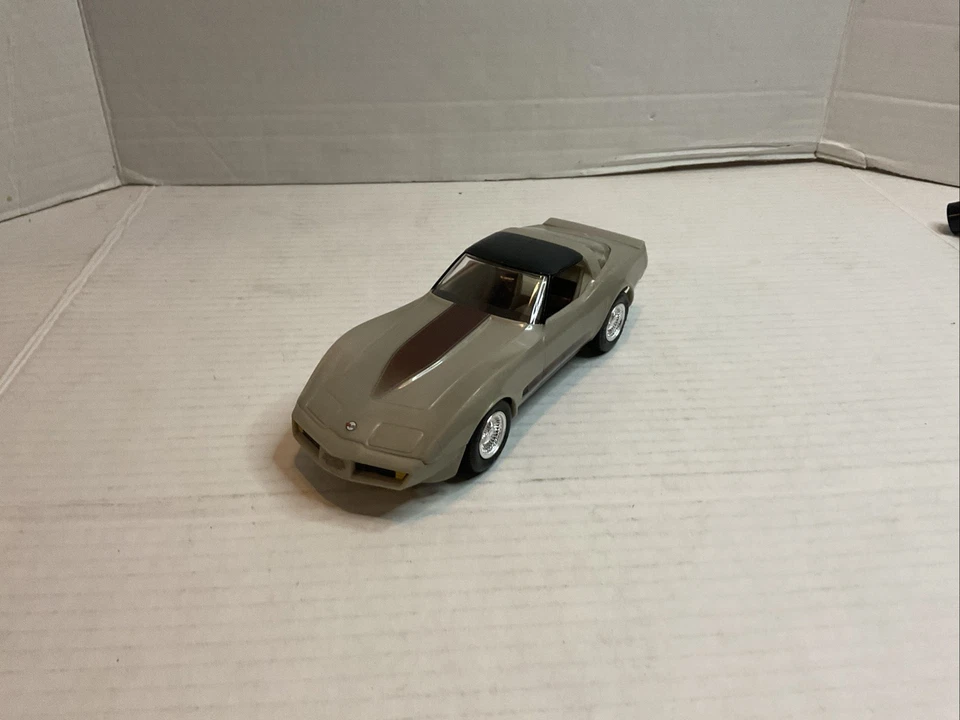 Corvette 1982 concesionario modelo promocional 1/24 Foto 2 de 4