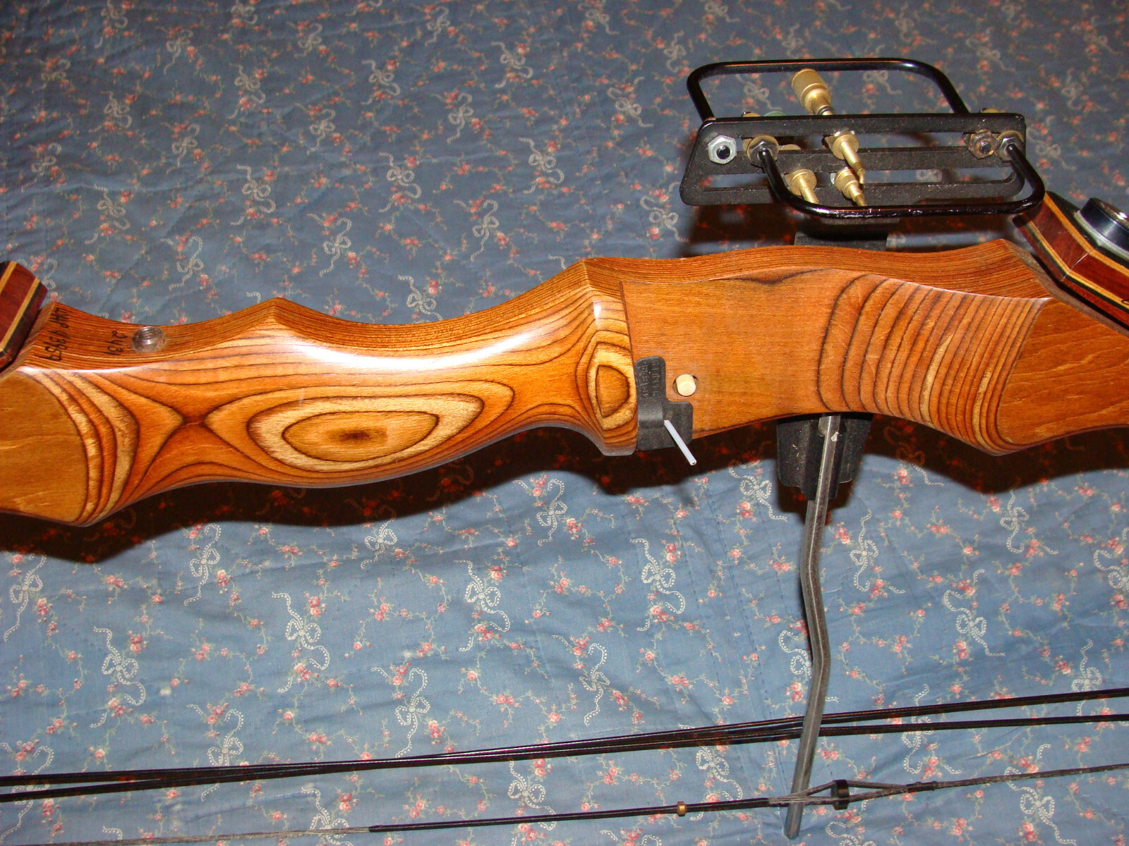 Martin Warthog Magnum Compound RH Bow with Bear Pin Sight Adjustable