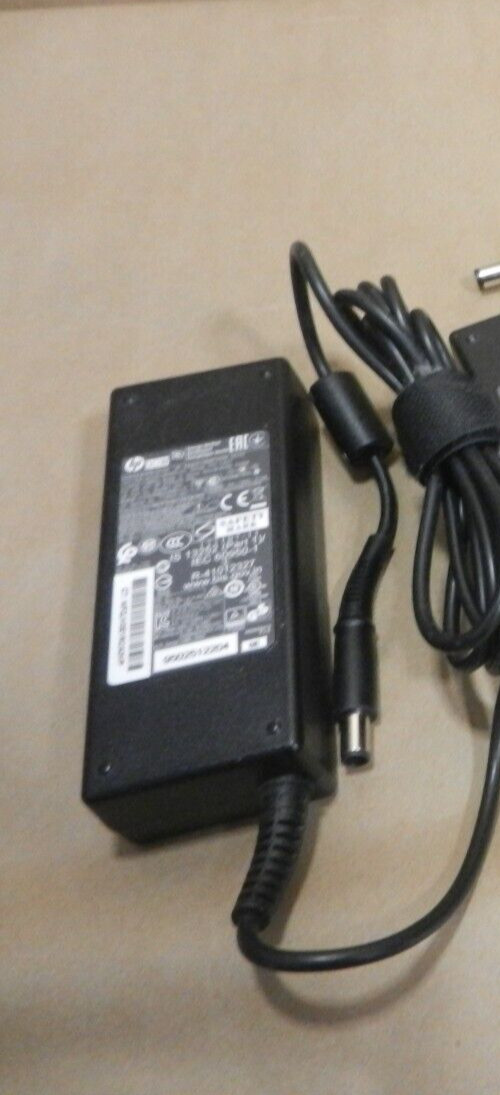 - 19.5v Genuine Ac Adapter Laptop Charger W/ Power Cord
