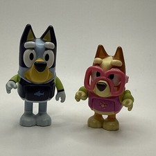 2 Bluey figures - Bluey and Bingo Swimsuit Figures Beach Day
