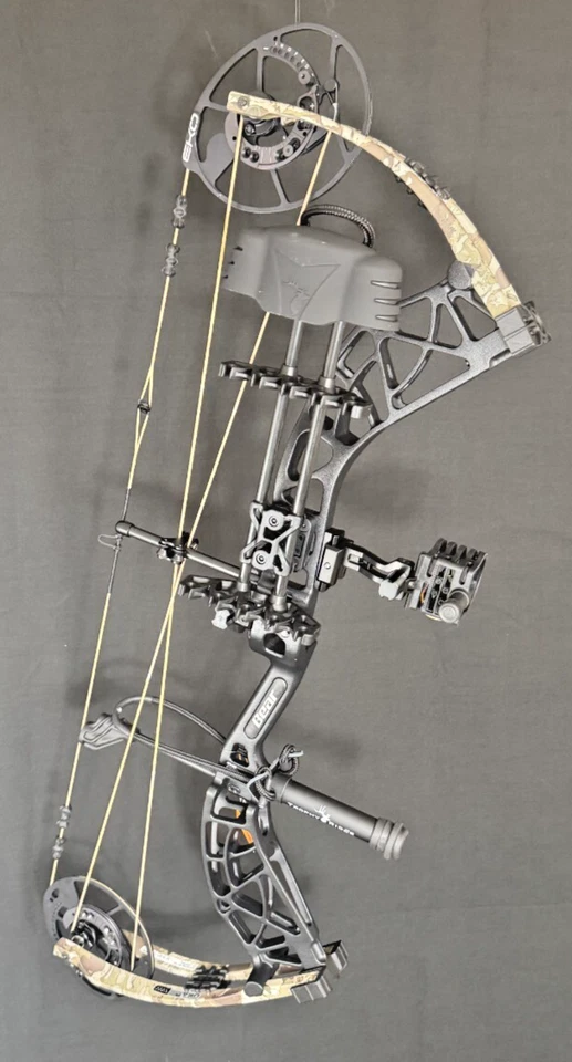 Bear Archery Whitetail INT RTH Right Hand 55 to 70 Pounds Black Whitetail New - Image 3 of 3