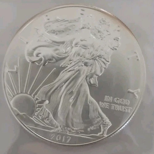 2017 UNCIRCULATED 🇺🇸 SILVER EAGLE. BRILLIANT, AND FOR YOU! 🔥