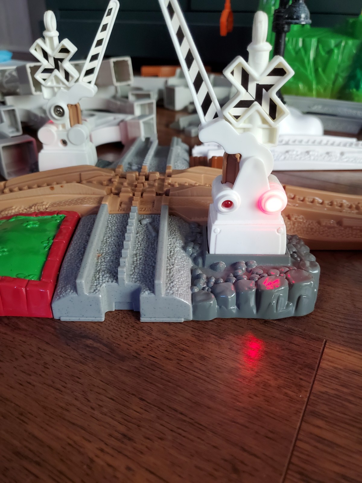 GeoTrax Trains Cars Buildings Tracks Christmas Holiday Set Toys R Us Exclusive