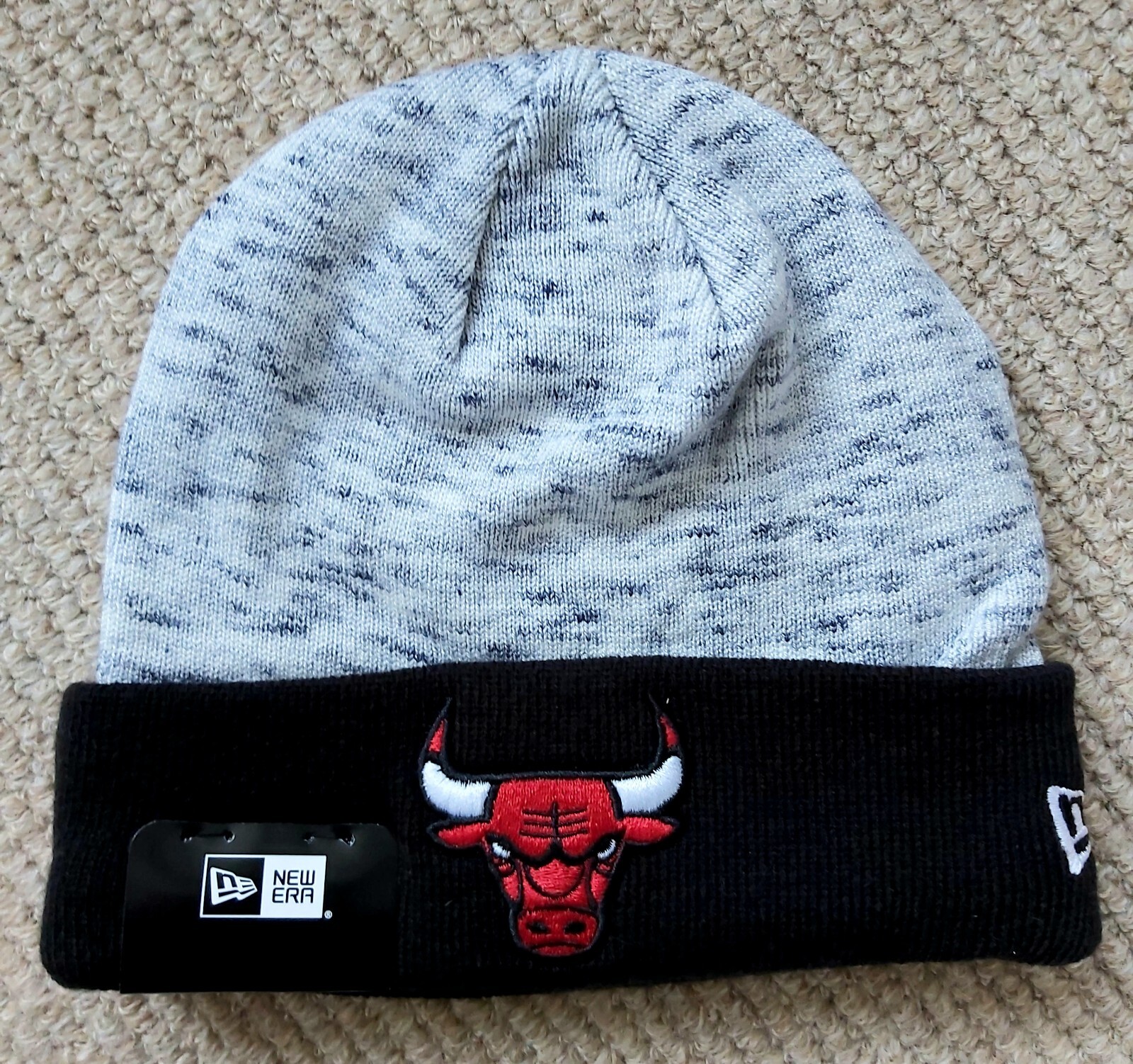 Genuine CHICAGO BULLS New Era NBA Basketball BEANIE Hat USA Black / Grey