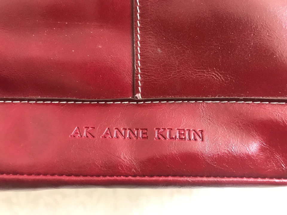 AK Anne Klein Bolsa de Mão Borgonha Couro Genuíno Corrente e Pulseira de Couro - Imagem 3 de 4