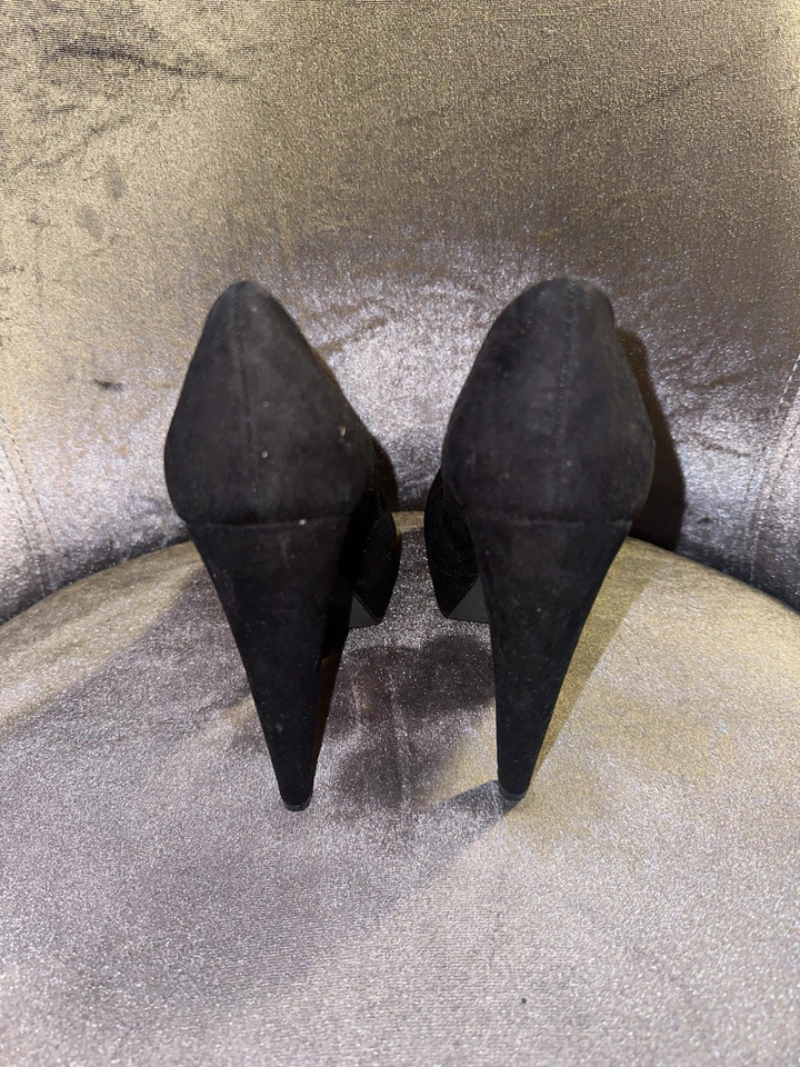 Zapatos de salón FOREVER 21 stilletto, talla 5,5 tacones punta cerrada negros suecos Foto 2 de 4