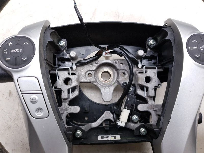 Toyota Prius C-Two 2012 volante Foto 3 de 4