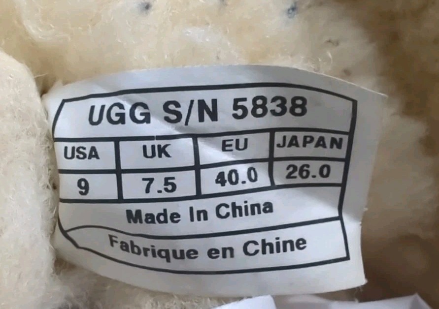 UGG Australia Bailey Button Genuine Sheepskin Bom… - image 7