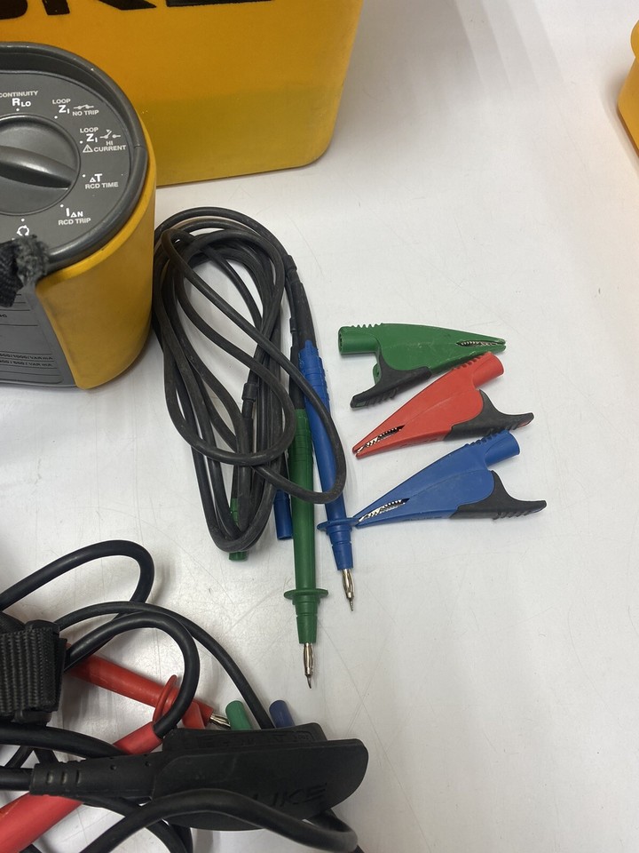 FLUKE MFT 1663 Multifunction Tester with Test Leads and case | eBay