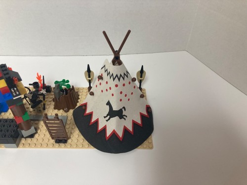 LEGO System - Chief’s Tepee - 6746 - 100% Complete with all Minifigs! - Picture 9 of 12