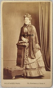 CDV LADY SCHAL LANGES BAND HAUBE VON ATWOOD LONDON MODE KLEID ANTIK FOTO