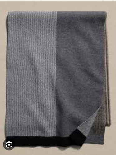 Nuovo con etichette!! Banana Republic Sciarpa Grafica Grigio con Beige, Nero - Foto 1 di 11