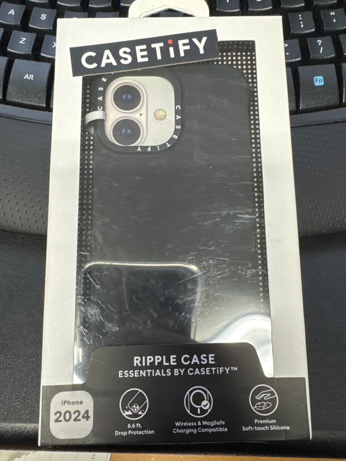 CASETiFY Essentials Ripple MagSafe Case for iPhone 16 in Black-image