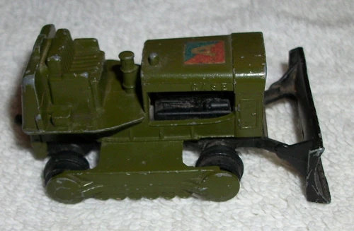 1969 Matchbox Case Military Tractor Dozer  Drab Green #16 Made in UK Lesney