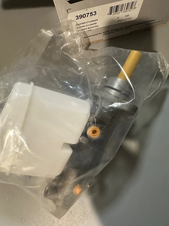 Cilindro mestre de freio 390753 Toyota Camry para 02-06 Lexus ES300 ES330 NAPA - Imagem 2 de 4