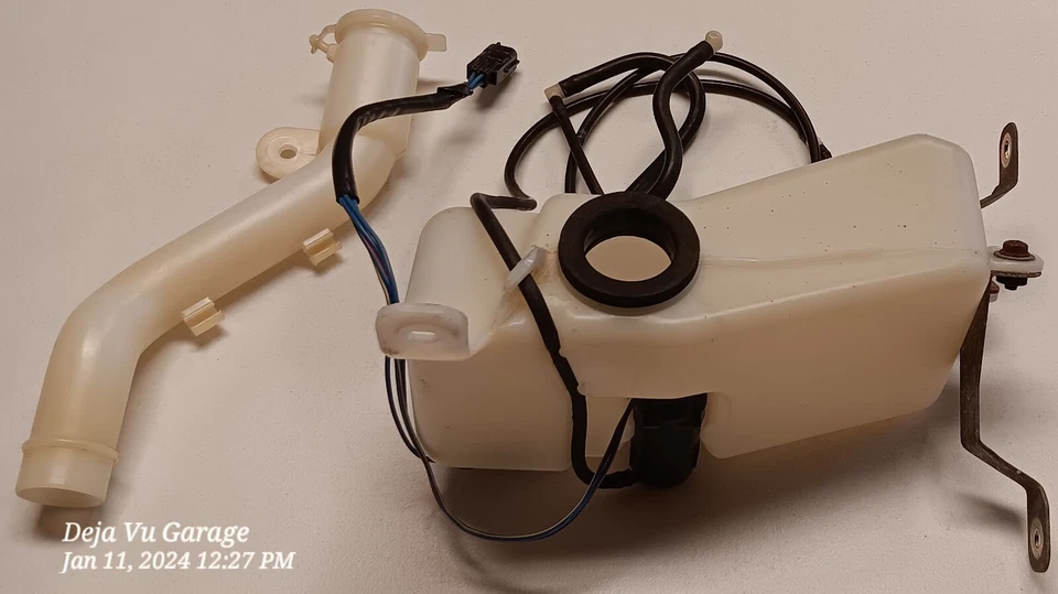 Depósito de lavadora de parabrisas delantero OEM Mazda RX7 FC 86-91 Foto 2 de 4