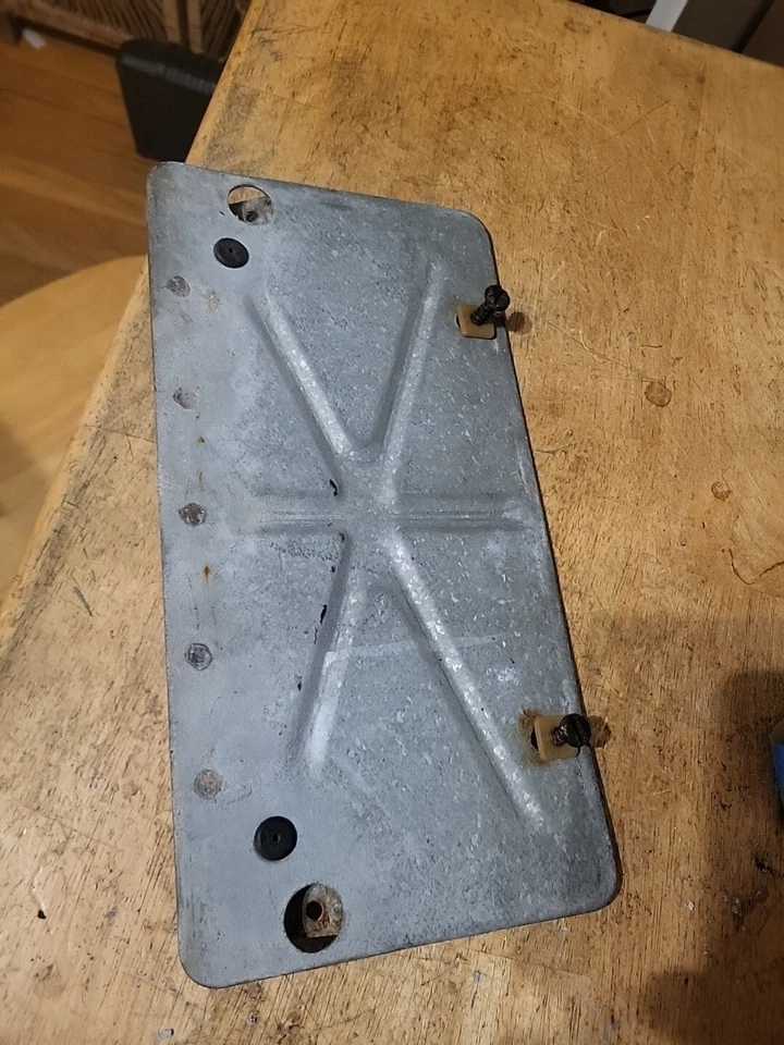 Buick Riviera GS 1966 trasero abatible puerta de gas soporte de matrícula 1966 67 OEM Foto 2 de 4