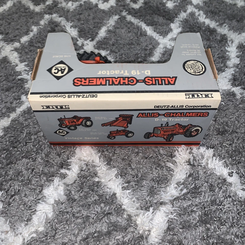 Tractor ERTL ALLIS-CHALMERS D-19 1990 con caja #2220, fundido a presión 1:16,  Foto 3 de 3