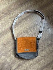 WIENZWOELF Filztasche klein 29cm x 25cm, Gurt...