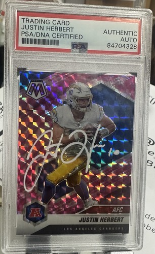 2021 Mosaic Football Pink Camo Justin Herbert Autograph PSA/DNA Authentic Auto