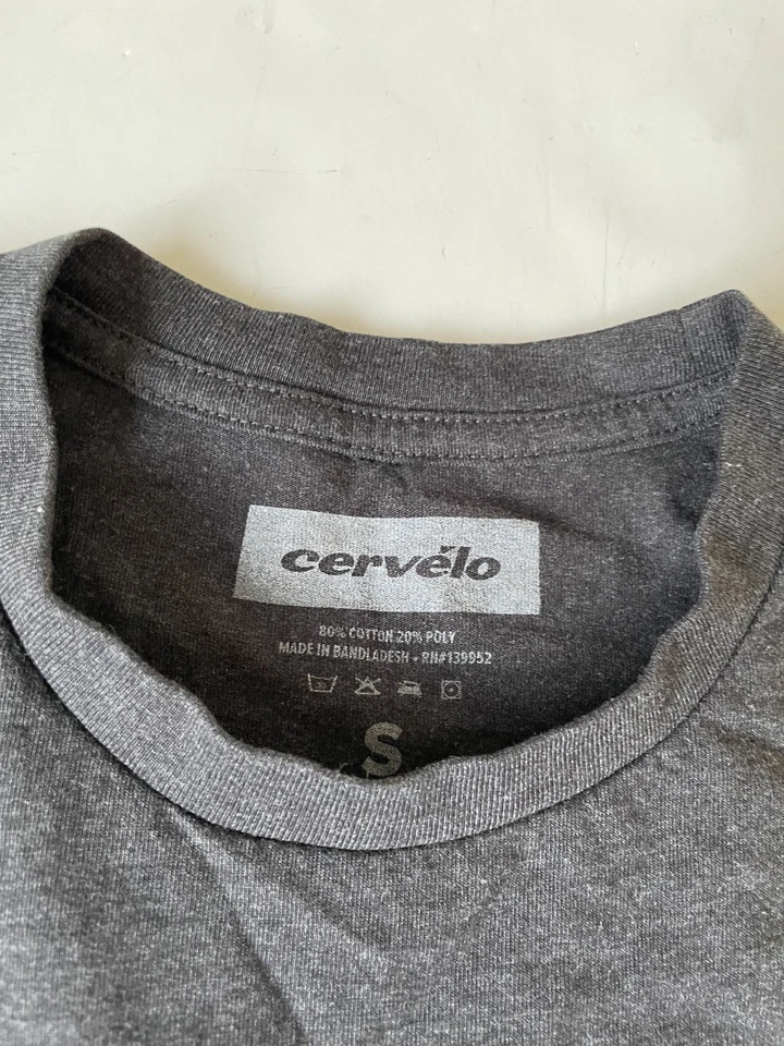 Camiseta Cervelo Sepp Kuss 2023 Vuelta a España Campeón Talla Pequeña Gris Foto 4 de 4