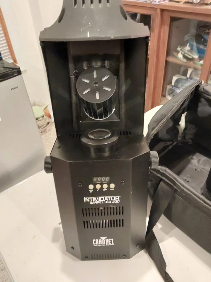 Chauvet Intimidator Barrel Scanner LED 300 w/ Bonus Arriba Case AC140 - Image 3 of 4