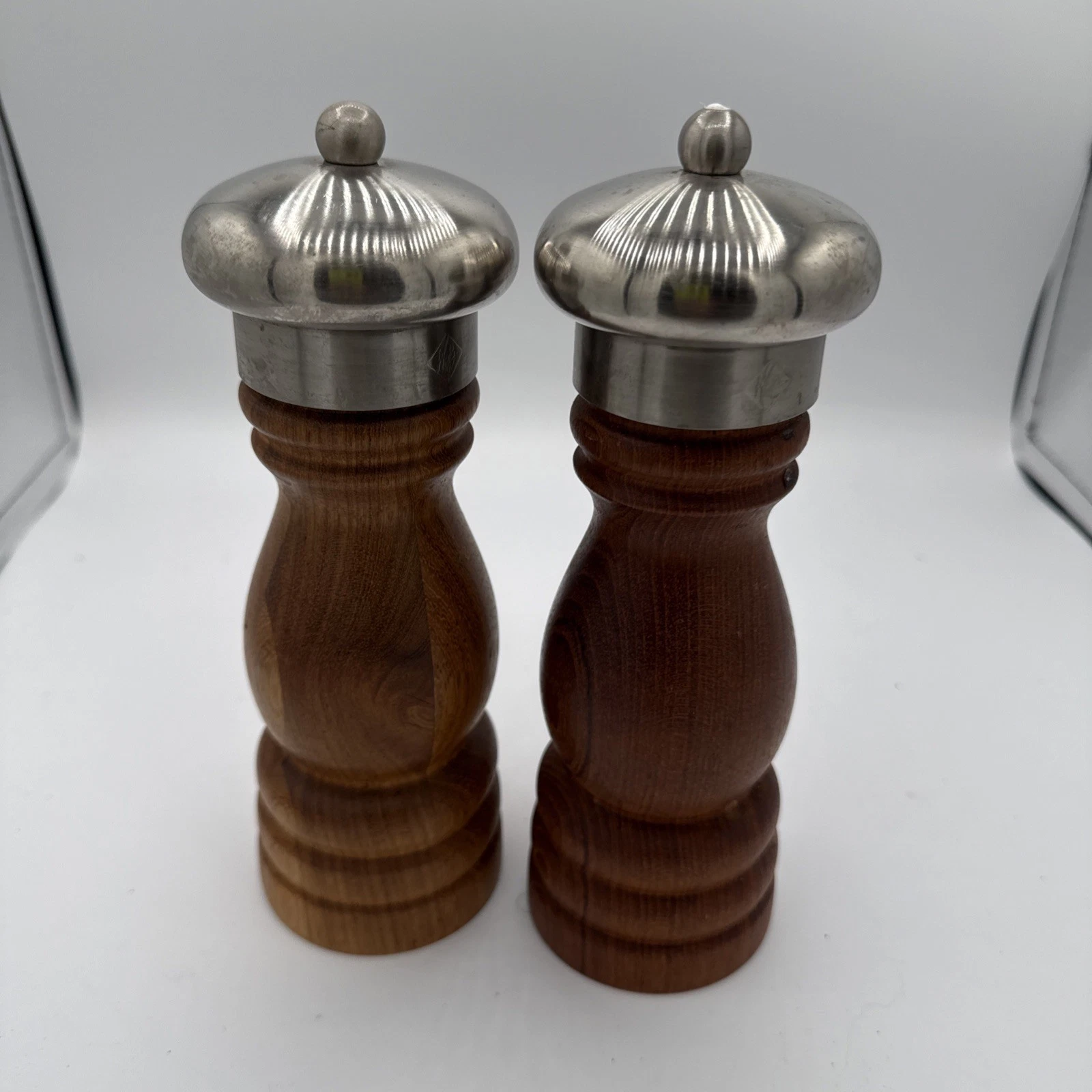 Vintage Wm Bounds Pepper Mill Grinder Salt Pepper Set Wood Chrome 9”
Opens in a new window or tab