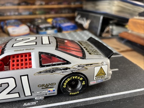 CITGO 1/24 ACTION DIECAST NASCAR MICHAEL WALTRIP STAR TREK FIRST CONTACT - Picture 13 of 18