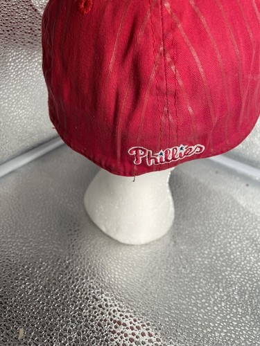 Gorra de béisbol New Era mercancía genuina roja con rayas plateadas de los Filis de colección - Imagen 6 de 10