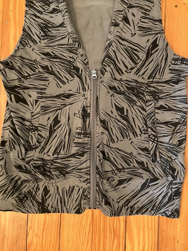 Chaleco Chaqueta Zumba Camuflaje Ligero Con Capucha Gris Talla Pequeños Bolsillos Foto 2 de 4