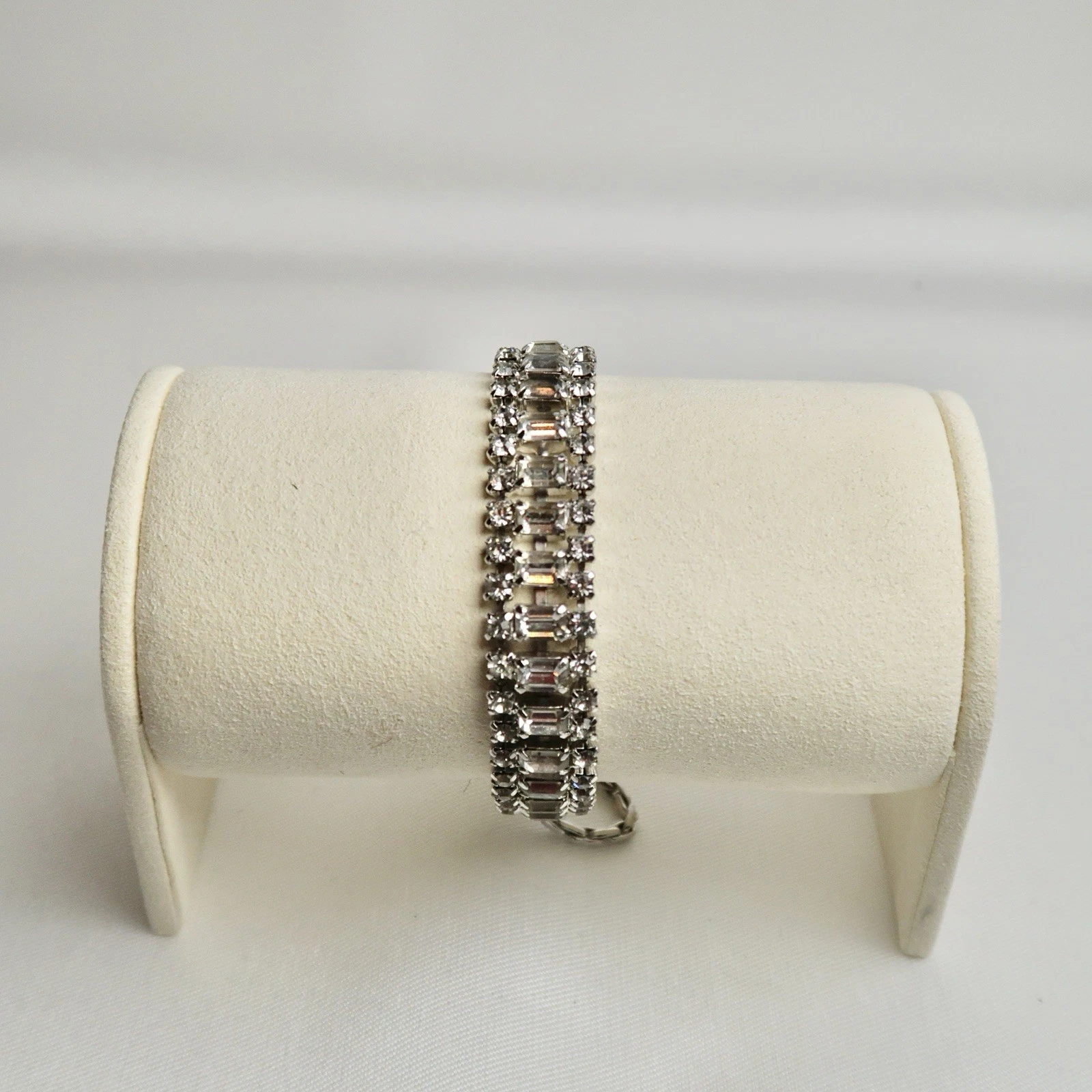 WEISNER Rhinestone Crystal Silver Tone Sparkly Vintage Bracelet Jewelry Br129