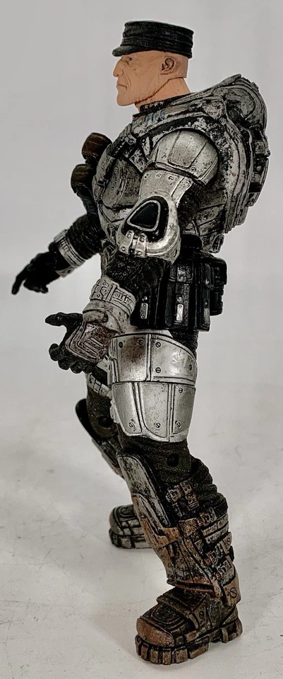 Etiquetas NECA Gears of War 2 Coronel Victor Hoffman COG TRU Toys R Us Exclusive 2008 - Imagem 2 de 4